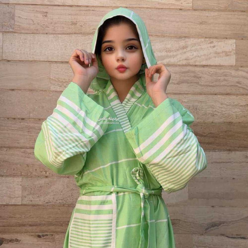 تن پوش سبز مغز پسته ای سفید تن پوش سبز مغز پسته ای سفید